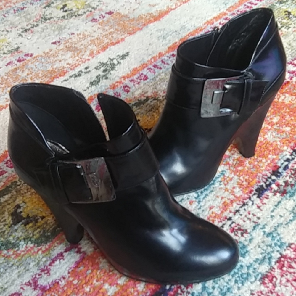 Vince Camuto VC-Yonker Booties
